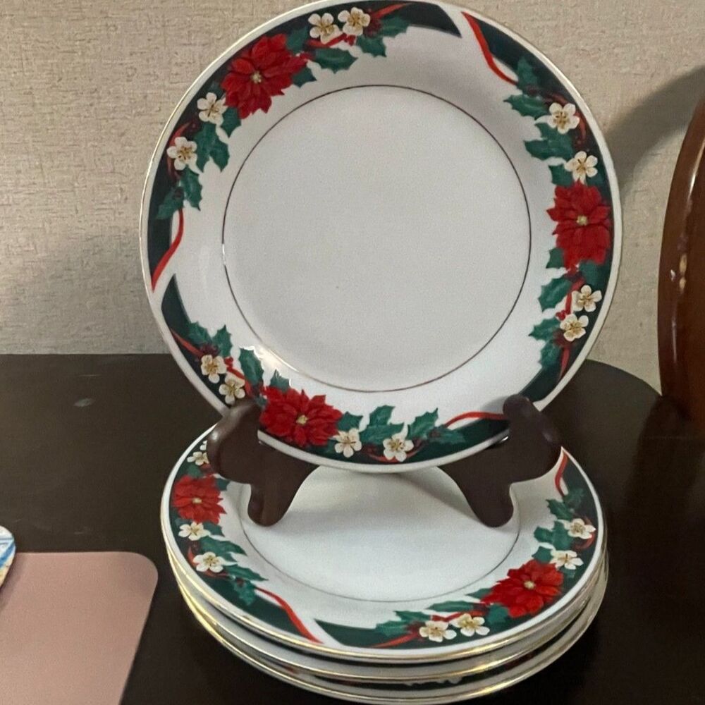 Tienshan "Deck the Halls" salad plate.